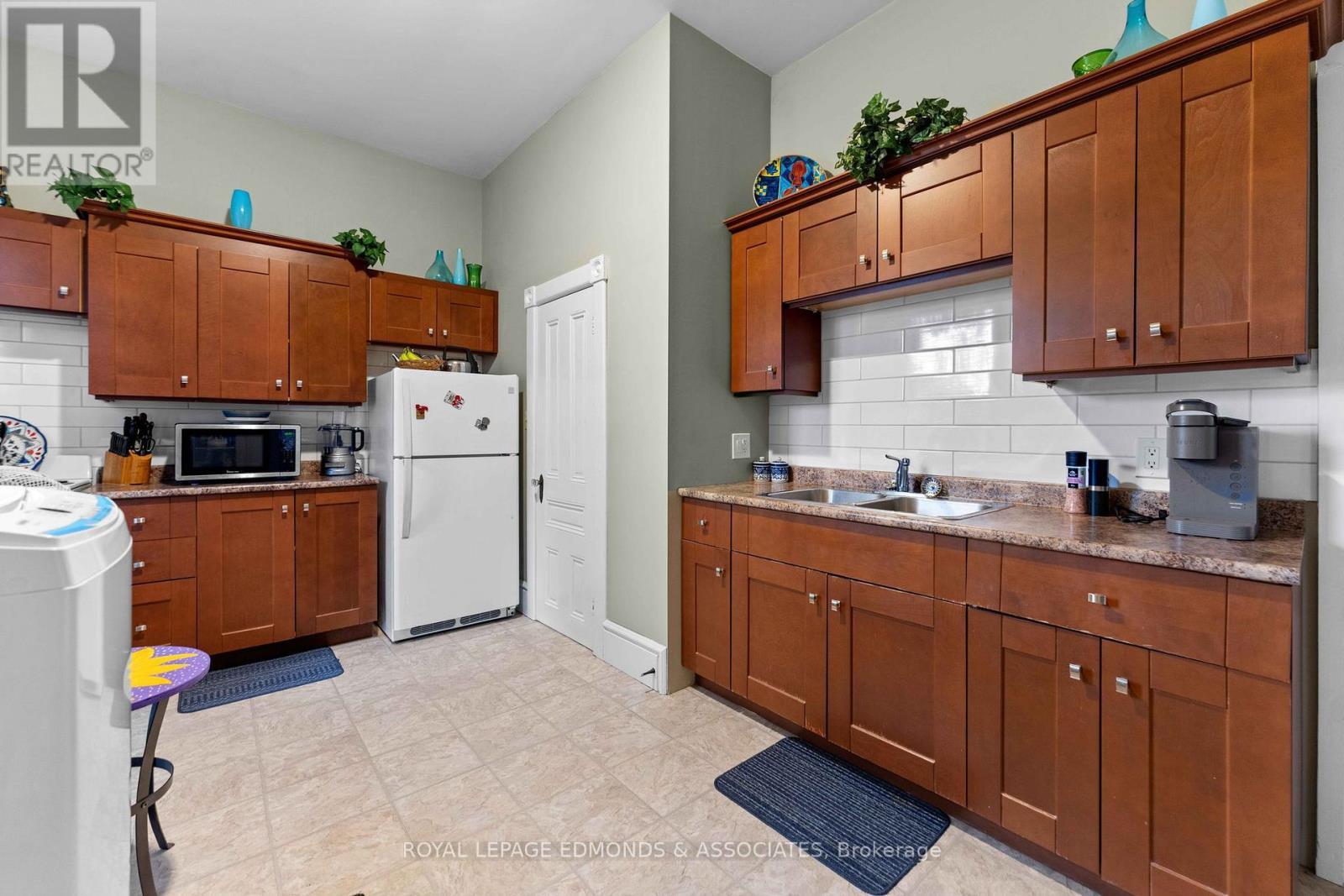 












54 ISABELLA STREET

,
Pembroke,




Ontario
K8A5S5


