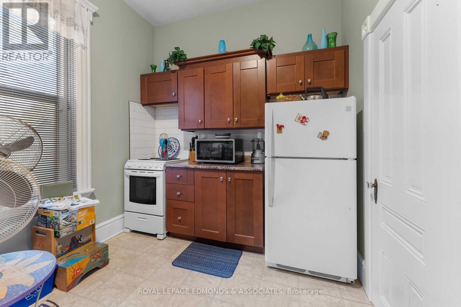 












54 ISABELLA STREET

,
Pembroke,




Ontario
K8A5S5

