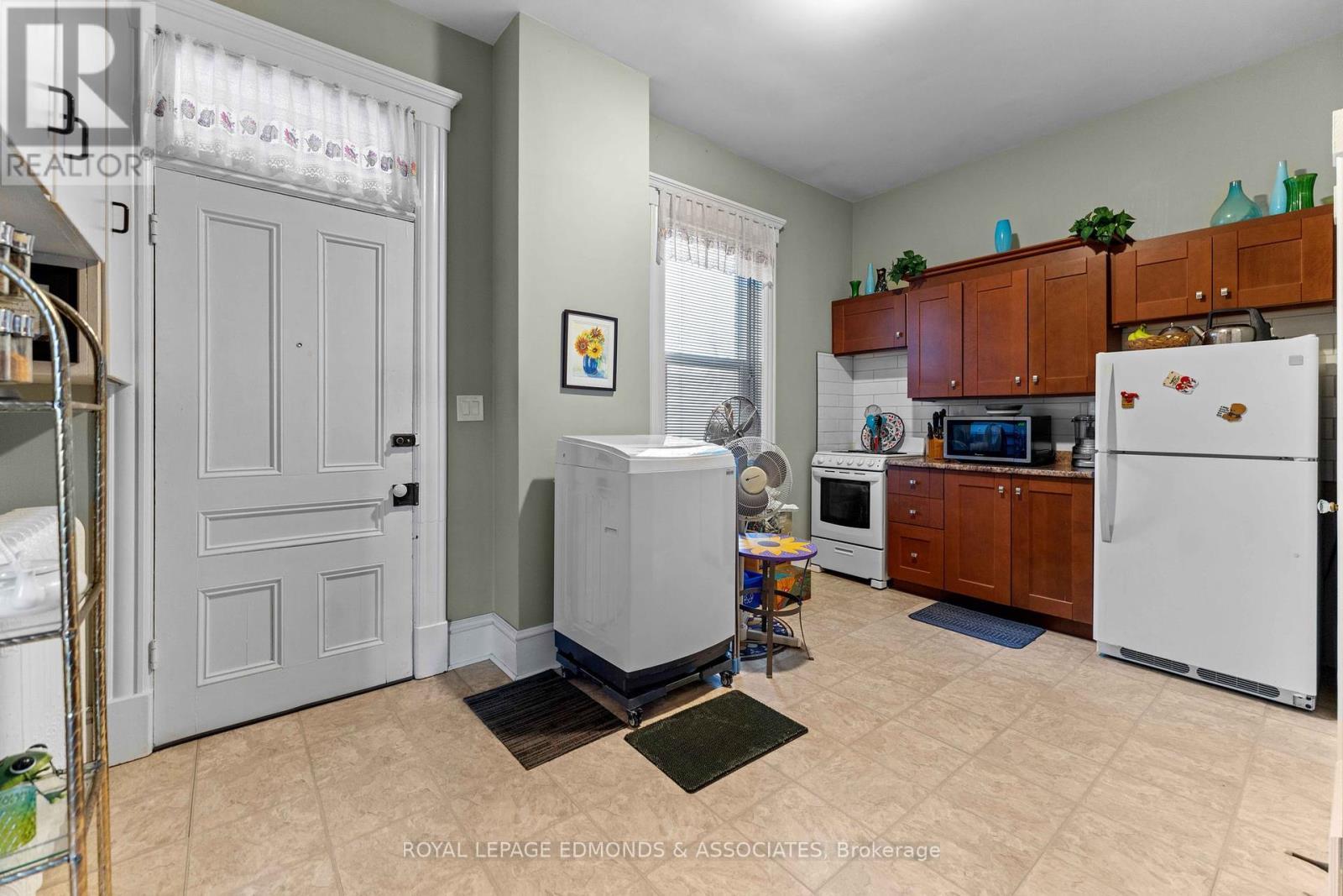 












54 ISABELLA STREET

,
Pembroke,




Ontario
K8A5S5

