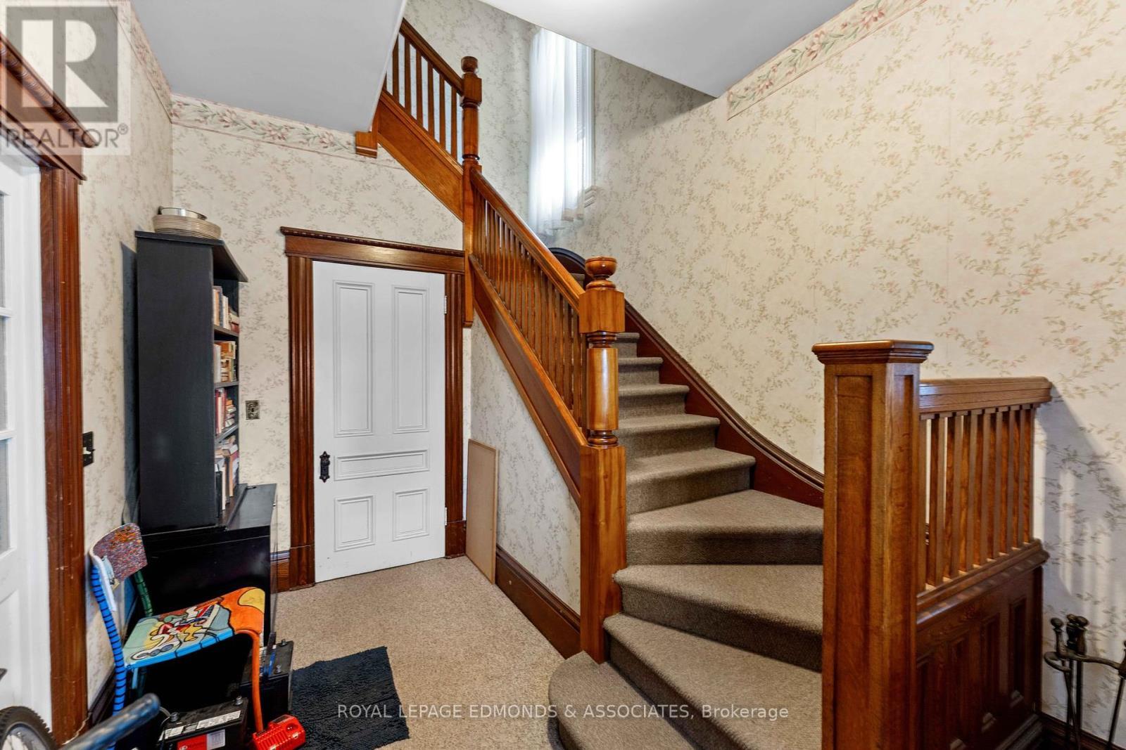 












54 ISABELLA STREET

,
Pembroke,




Ontario
K8A5S5

