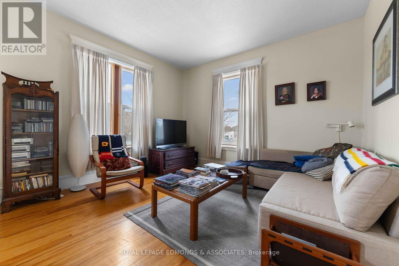 












54 ISABELLA STREET

,
Pembroke,




Ontario
K8A5S5

