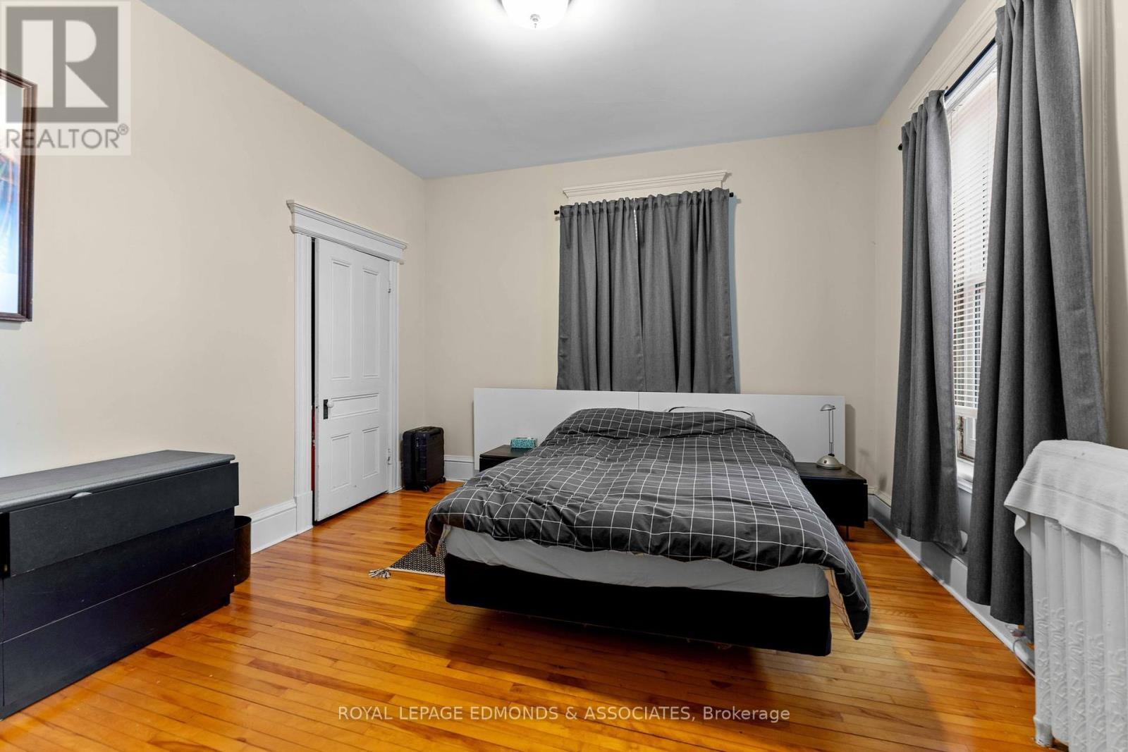












54 ISABELLA STREET

,
Pembroke,




Ontario
K8A5S5


