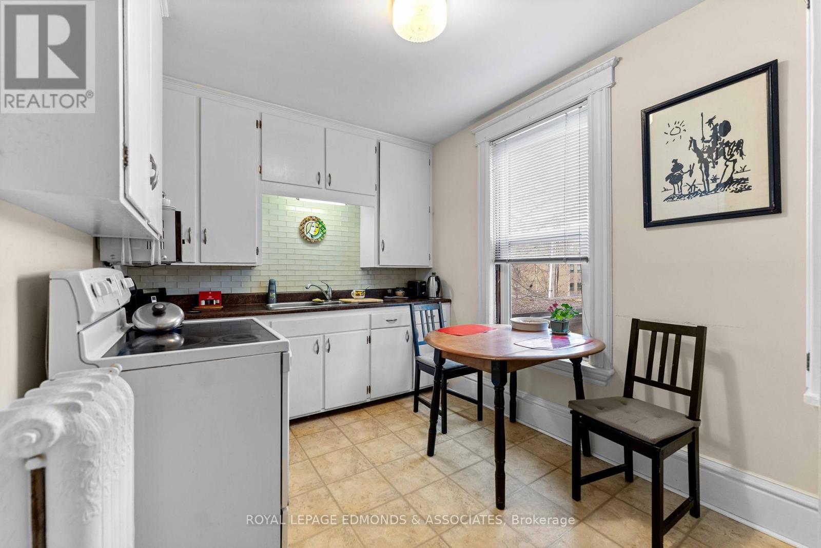 












54 ISABELLA STREET

,
Pembroke,




Ontario
K8A5S5

