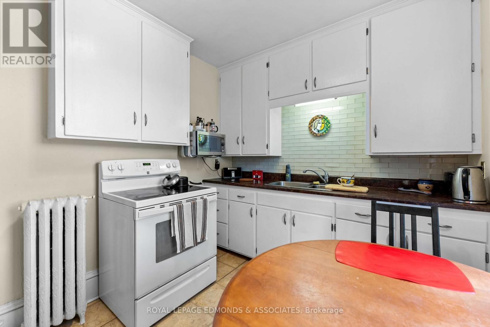 












54 ISABELLA STREET

,
Pembroke,




Ontario
K8A5S5

