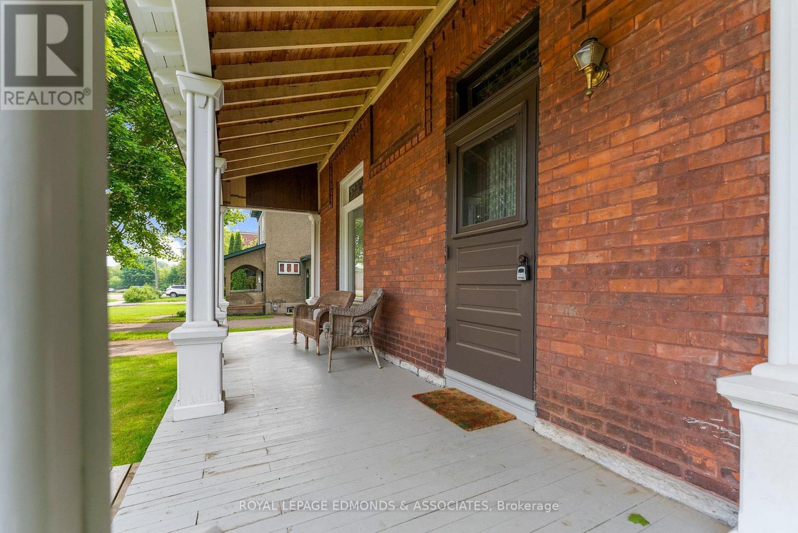 












54 ISABELLA STREET

,
Pembroke,




Ontario
K8A5S5

