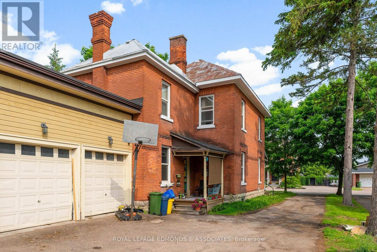 












54 ISABELLA STREET

,
Pembroke,




Ontario
K8A5S5

