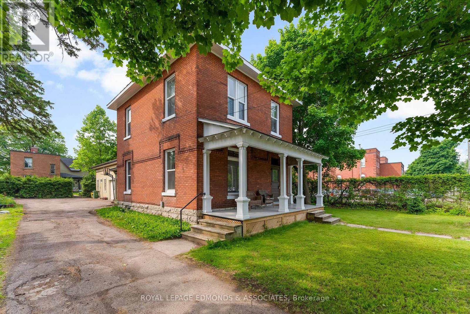 












54 ISABELLA STREET

,
Pembroke,




Ontario
K8A5S5

