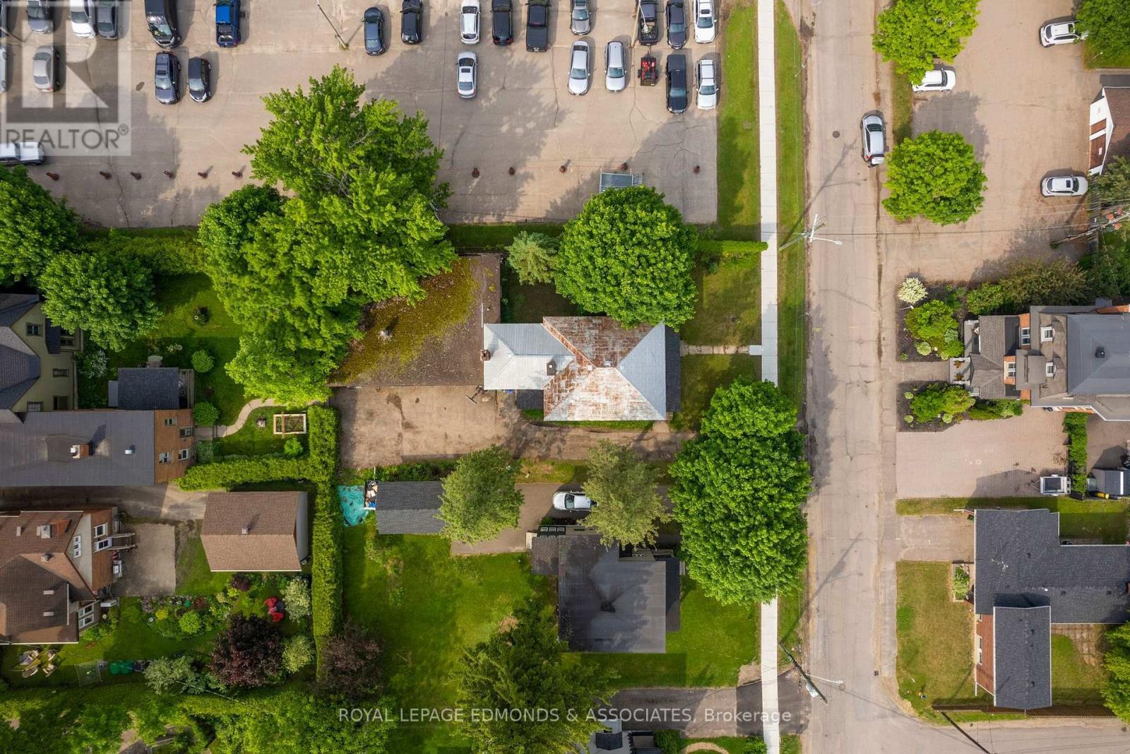 












54 ISABELLA STREET

,
Pembroke,




Ontario
K8A5S5


