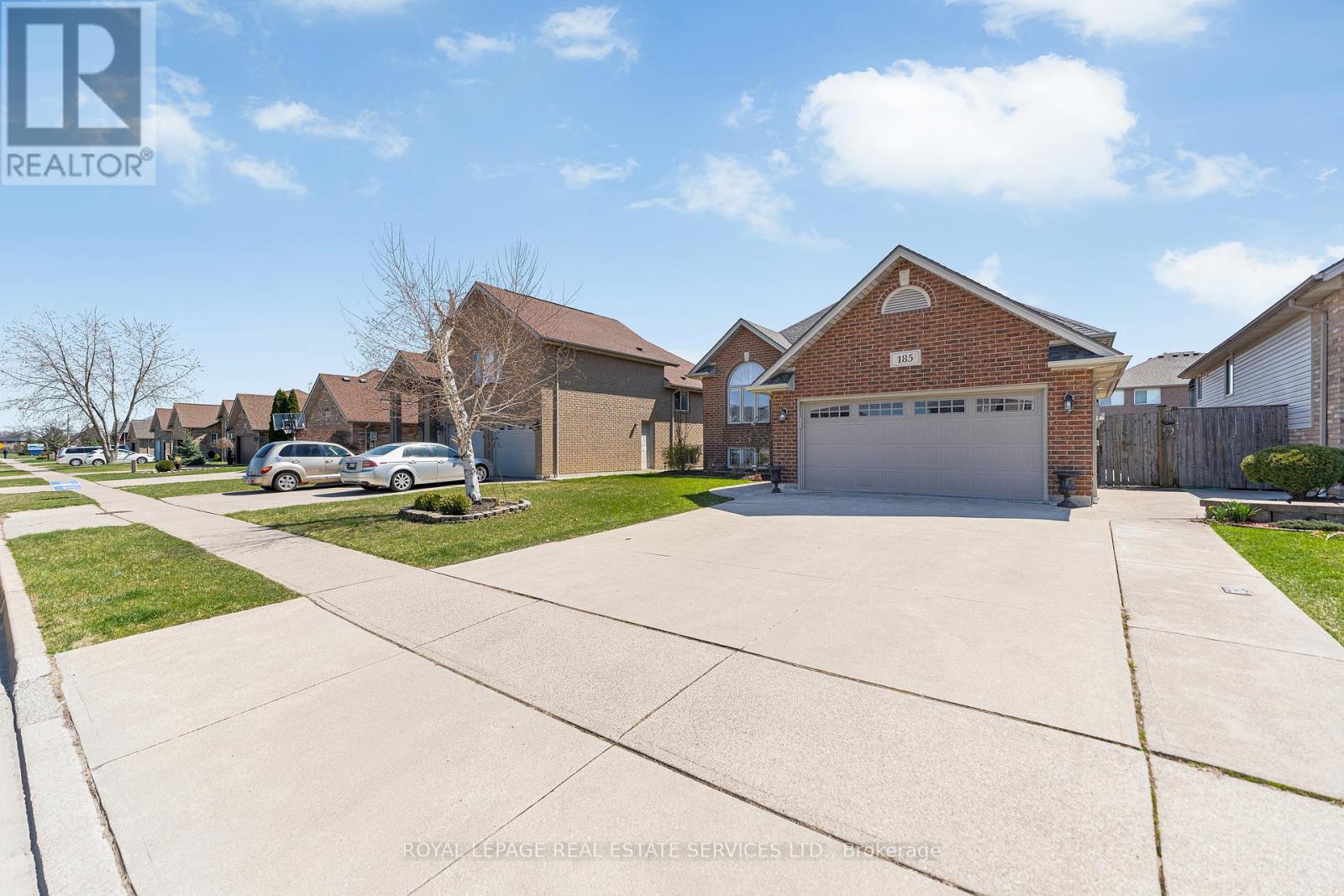 












185 AMY CROFT DRIVE

,
Lakeshore,




Ontario
N9K1E3

