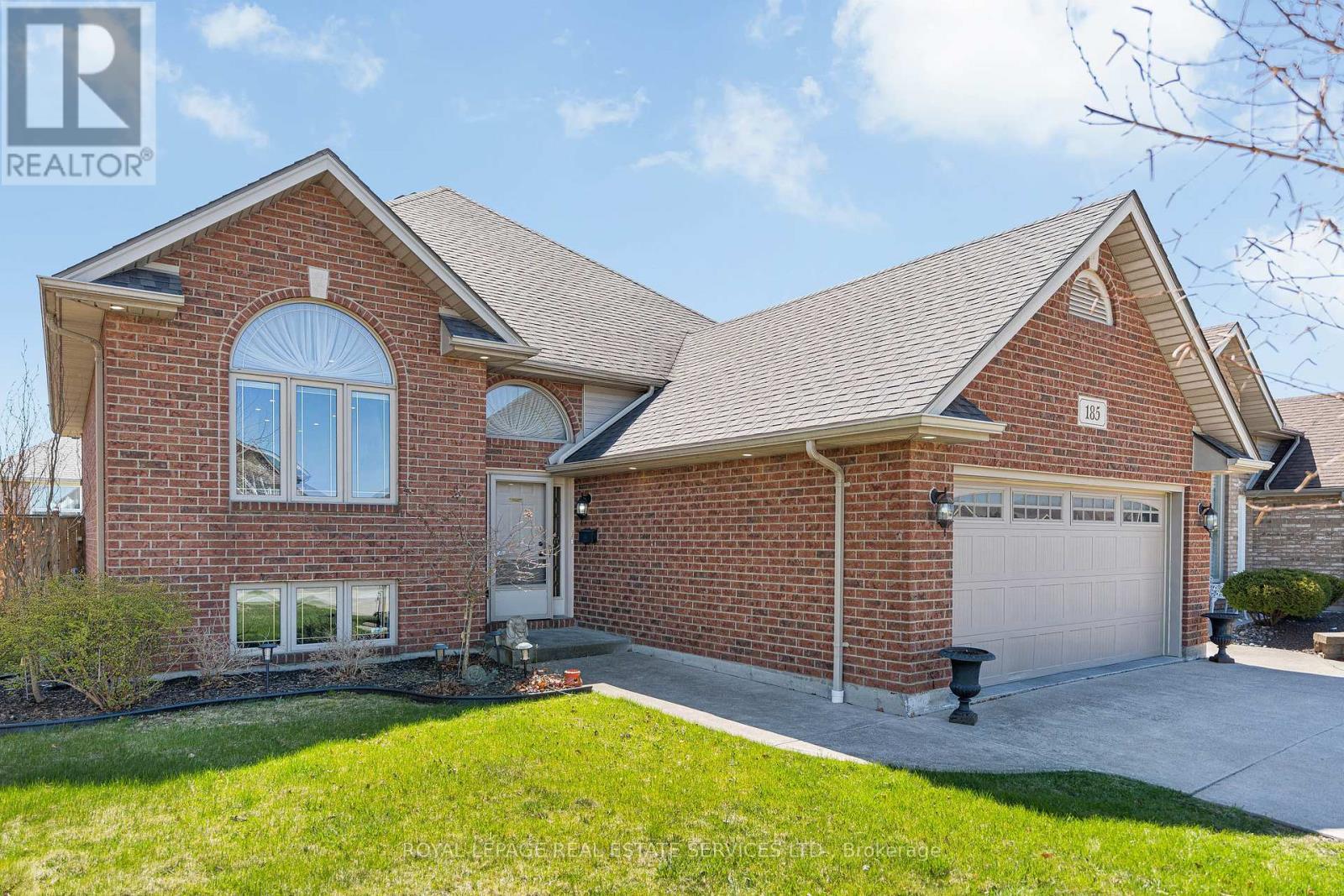 












185 AMY CROFT DRIVE

,
Lakeshore,




Ontario
N9K1E3


