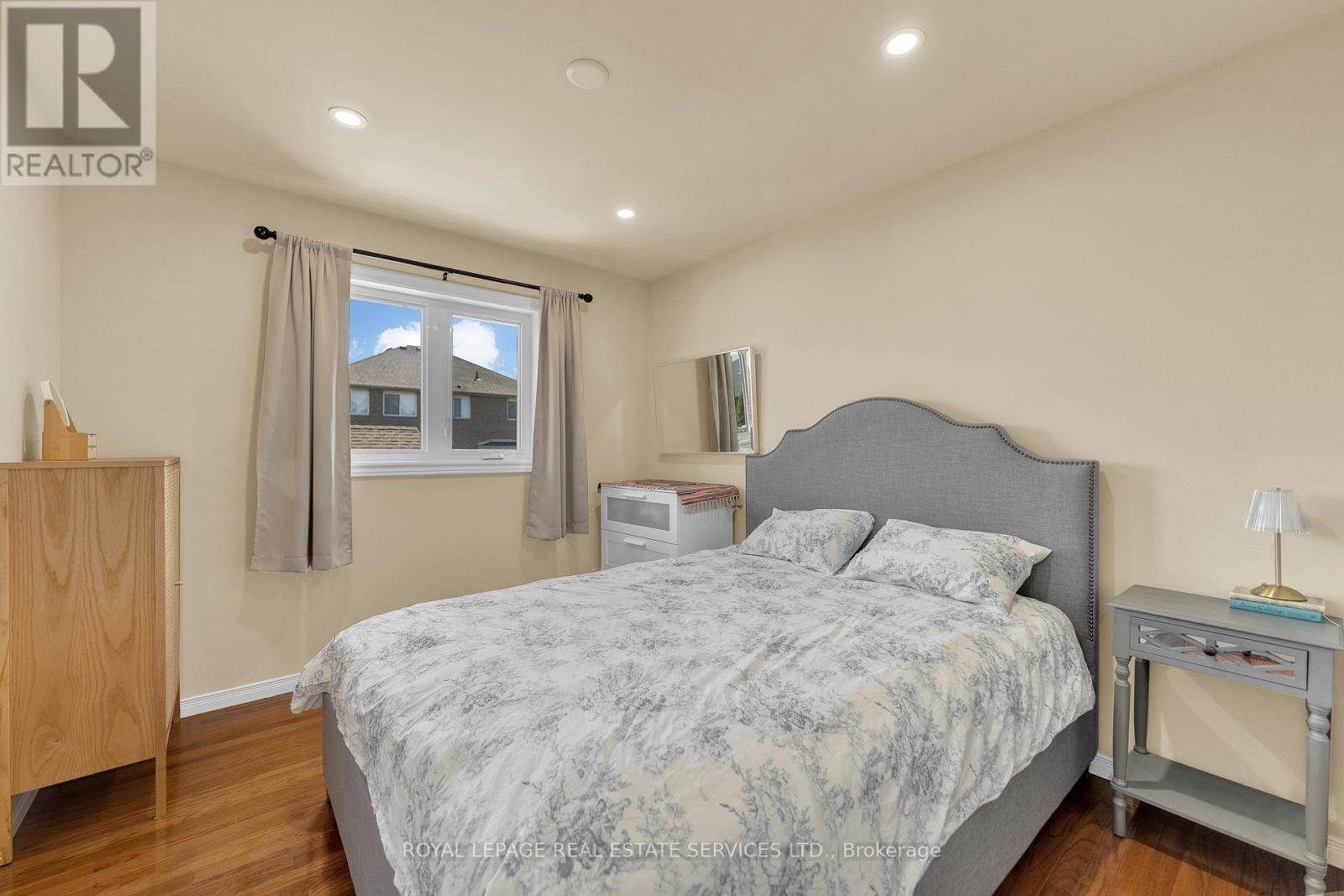 












185 AMY CROFT DRIVE

,
Lakeshore,




Ontario
N9K1E3

