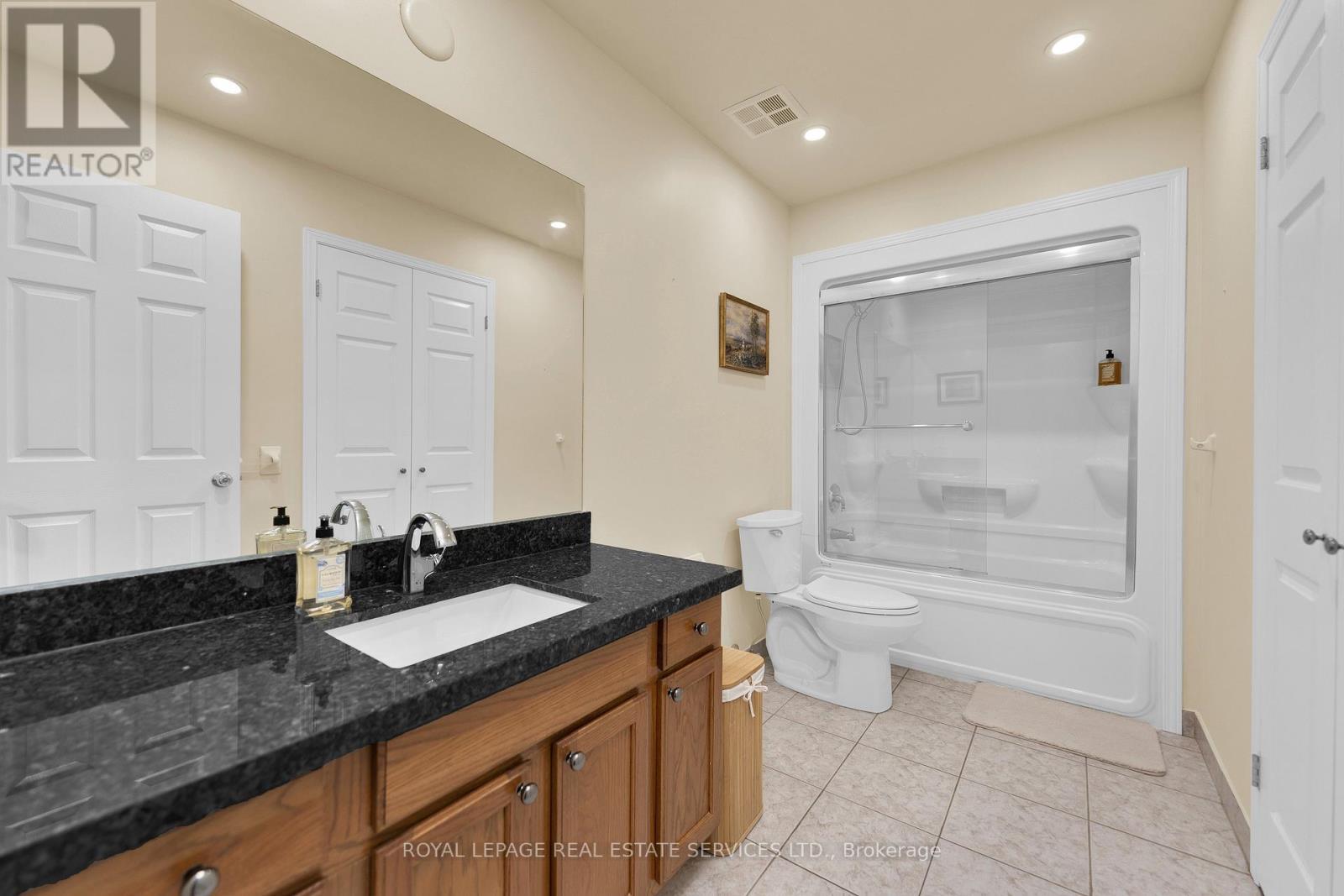 












185 AMY CROFT DRIVE

,
Lakeshore,




Ontario
N9K1E3

