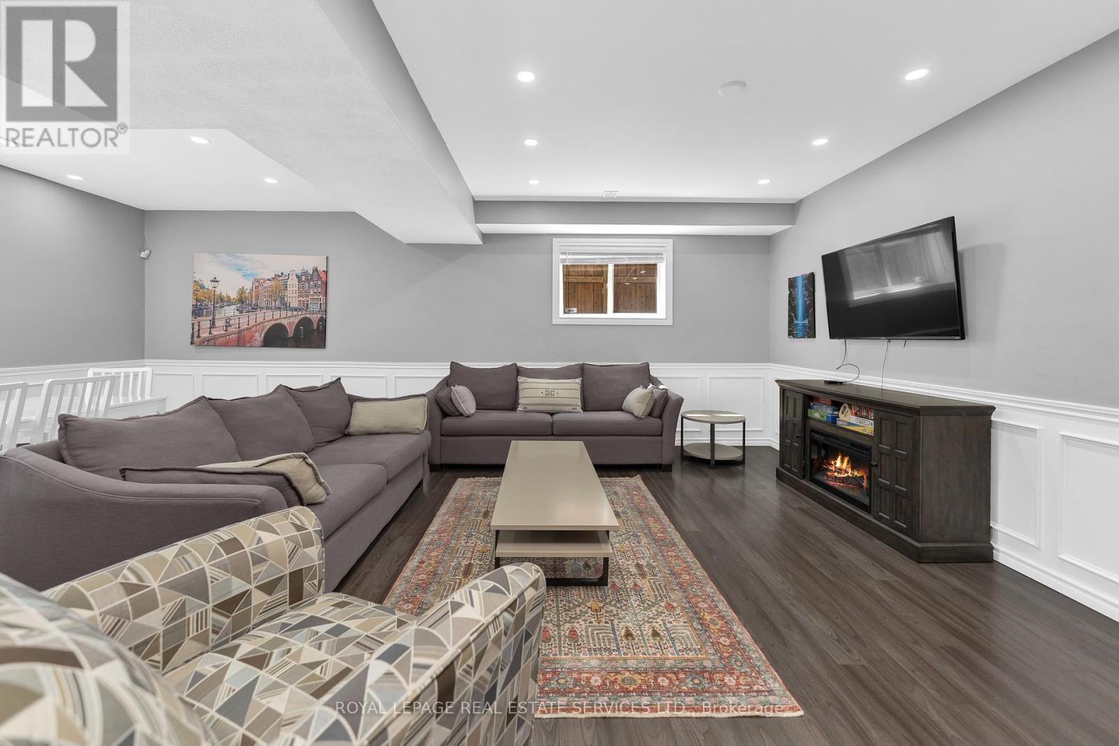 












185 AMY CROFT DRIVE

,
Lakeshore,




Ontario
N9K1E3

