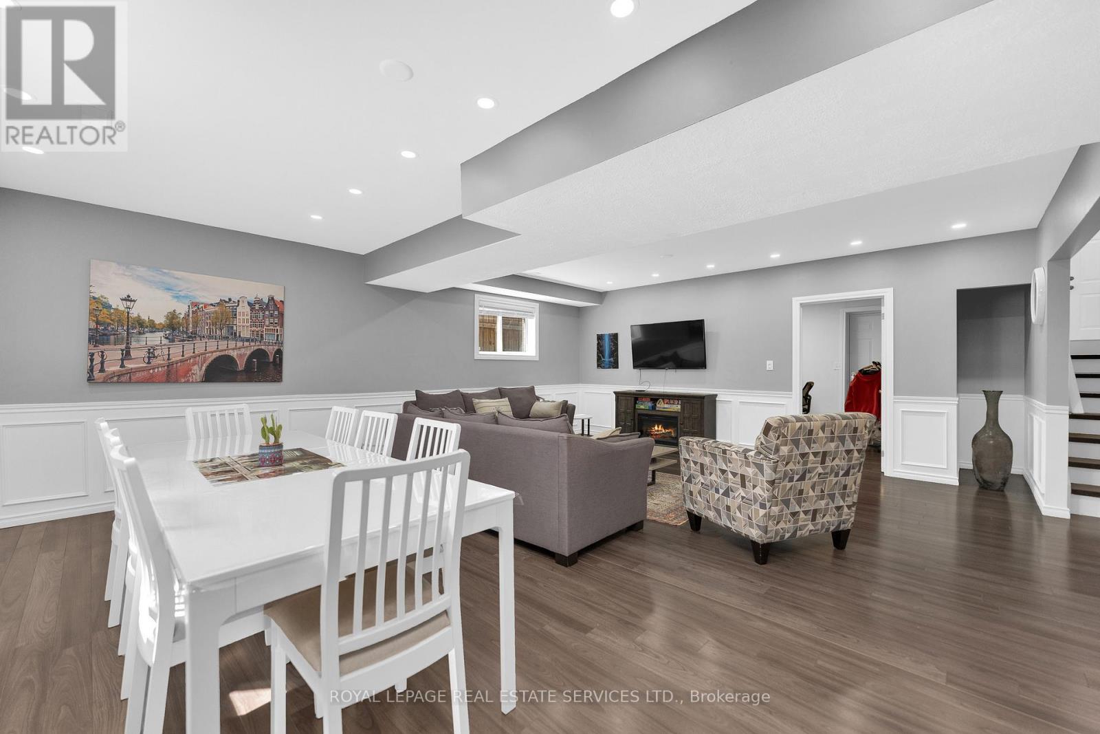 












185 AMY CROFT DRIVE

,
Lakeshore,




Ontario
N9K1E3

