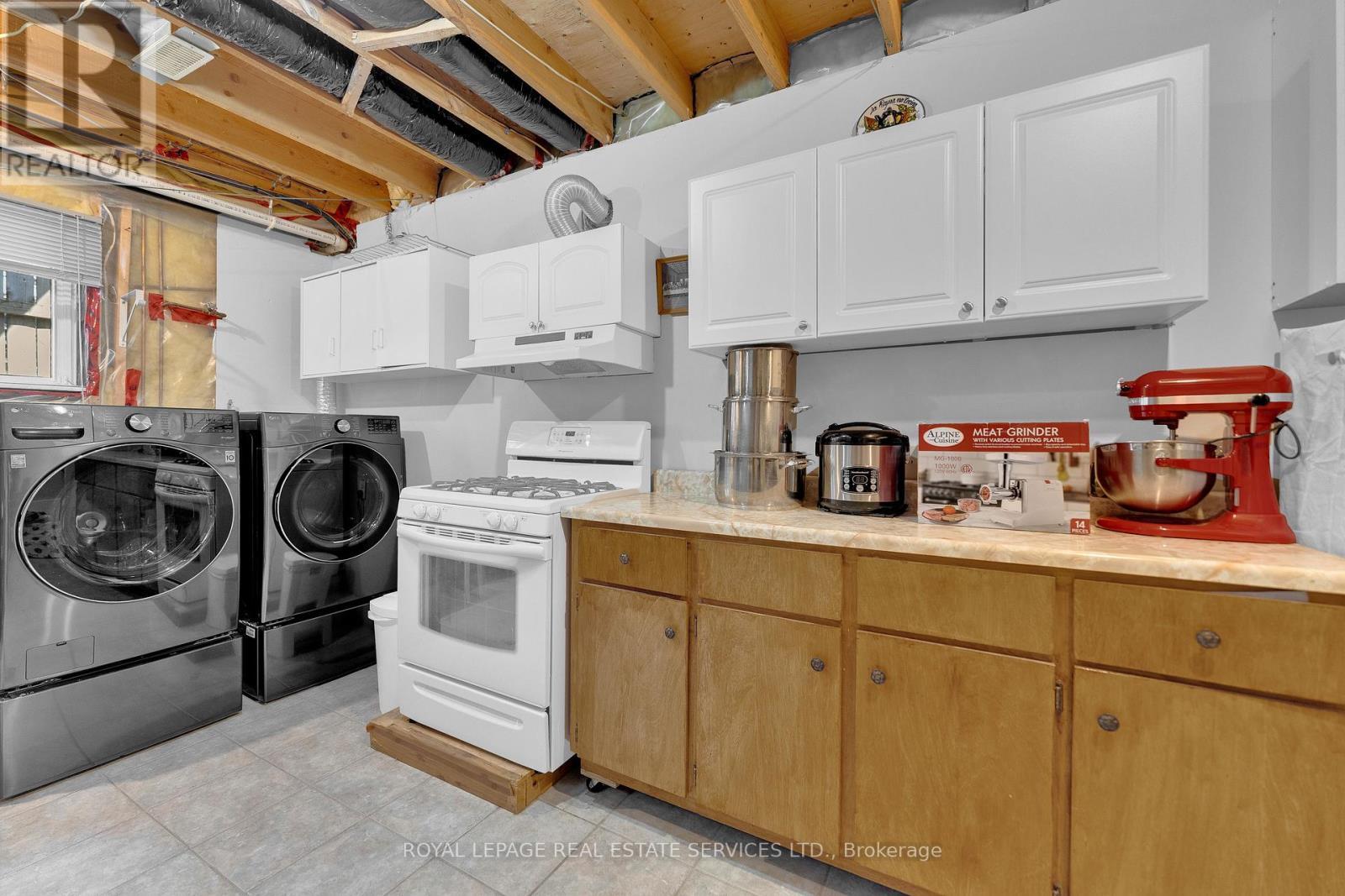 












185 AMY CROFT DRIVE

,
Lakeshore,




Ontario
N9K1E3


