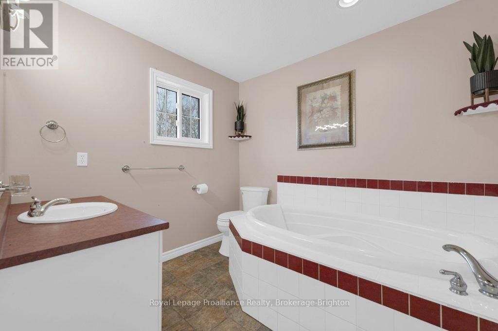 












48 FLEMING ROAD

,
Quinte West (Trenton Ward),




Ontario
K8V6P7


