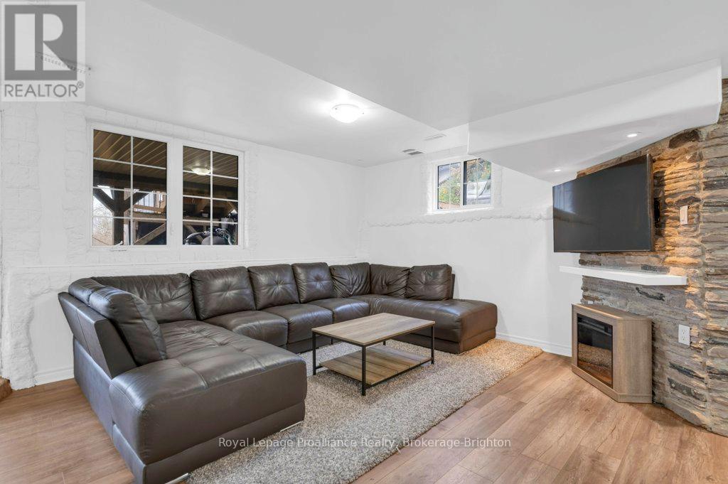 












48 FLEMING ROAD

,
Quinte West (Trenton Ward),




Ontario
K8V6P7

