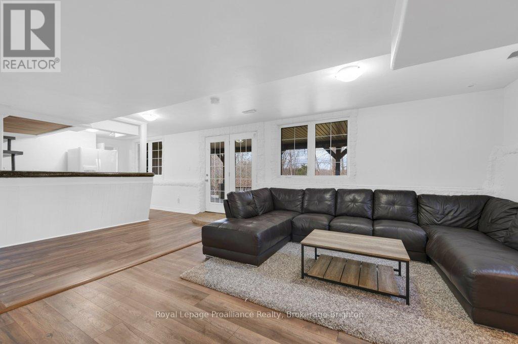 












48 FLEMING ROAD

,
Quinte West (Trenton Ward),




Ontario
K8V6P7


