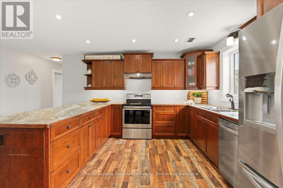 












264 GLEN MILLER ROAD

,
Quinte West (Sidney Ward),




Ontario
K8V5P8

