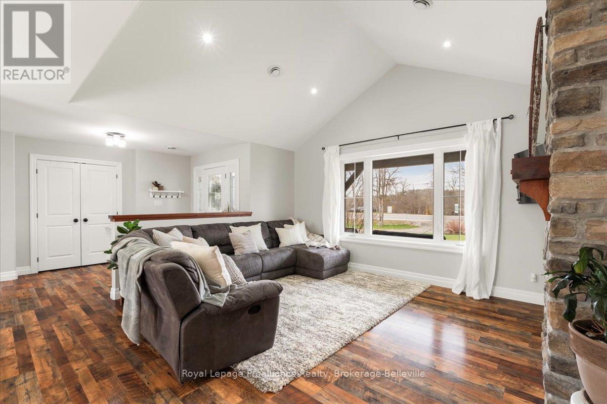 












264 GLEN MILLER ROAD

,
Quinte West (Sidney Ward),




Ontario
K8V5P8

