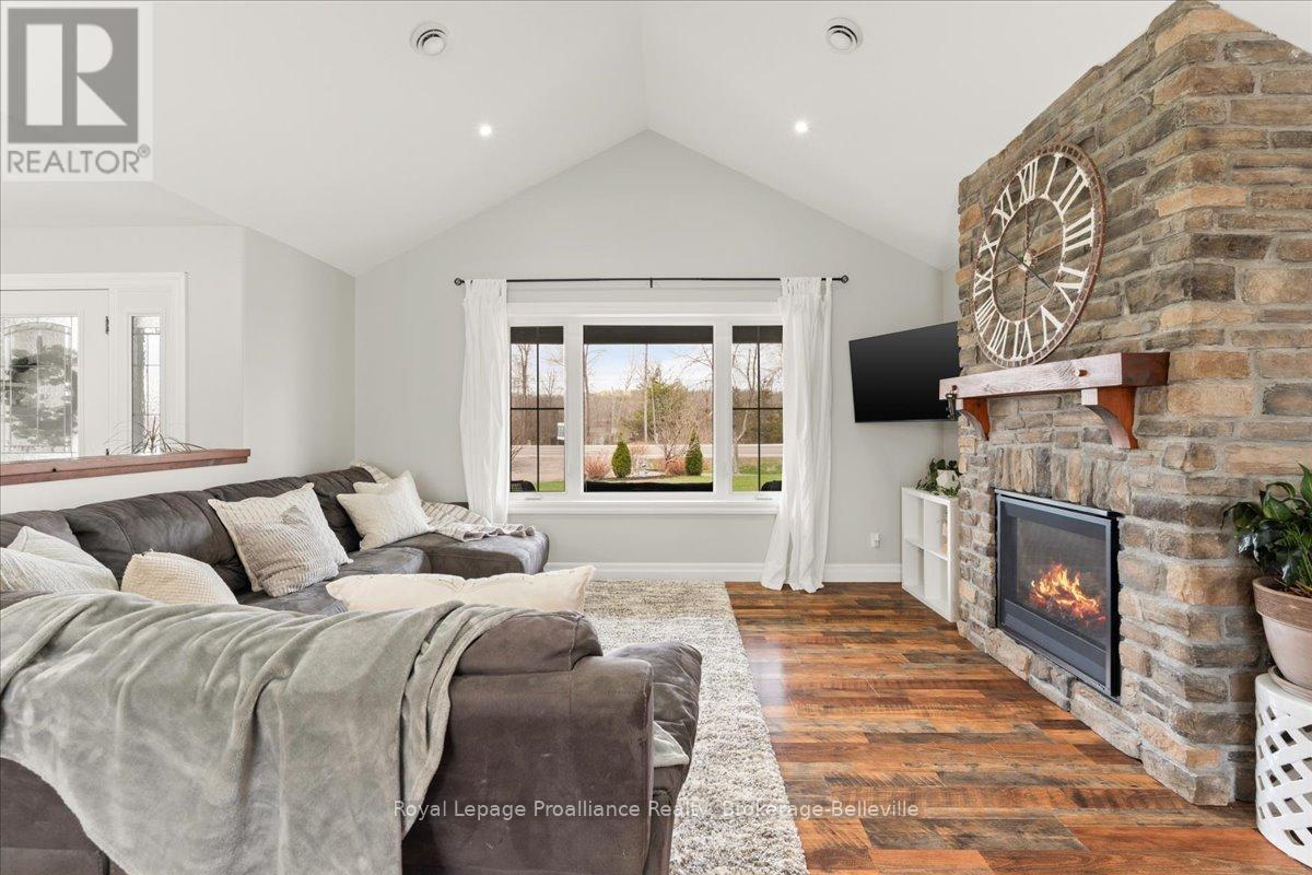 












264 GLEN MILLER ROAD

,
Quinte West (Sidney Ward),




Ontario
K8V5P8

