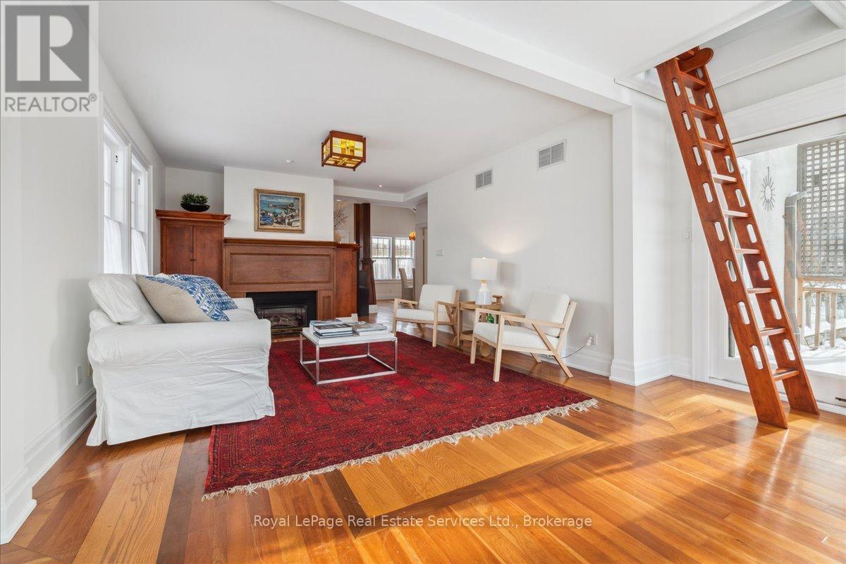 












213 RANDALL STREET

,
Oakville (OO Old Oakville),




Ontario
L6J1P5

