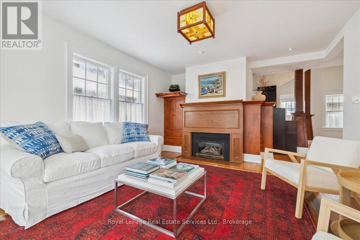 












213 RANDALL STREET

,
Oakville (OO Old Oakville),




Ontario
L6J1P5

