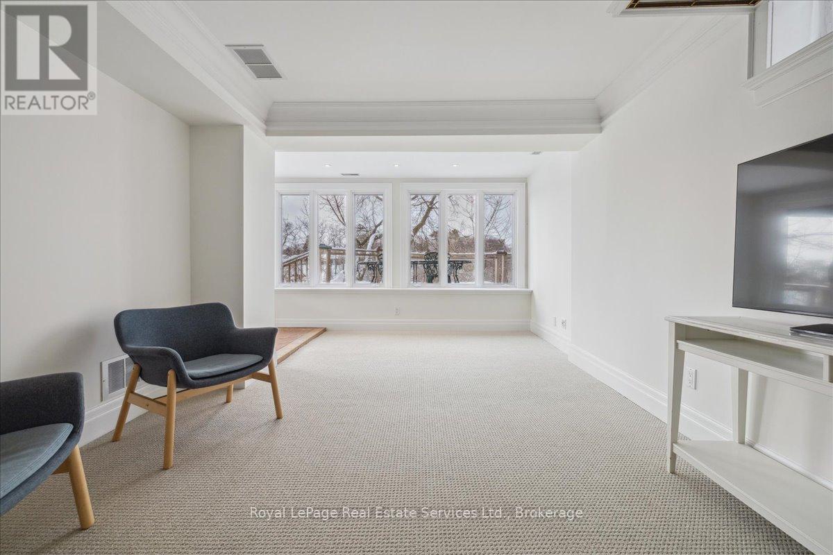 












213 RANDALL STREET

,
Oakville (OO Old Oakville),




Ontario
L6J1P5

