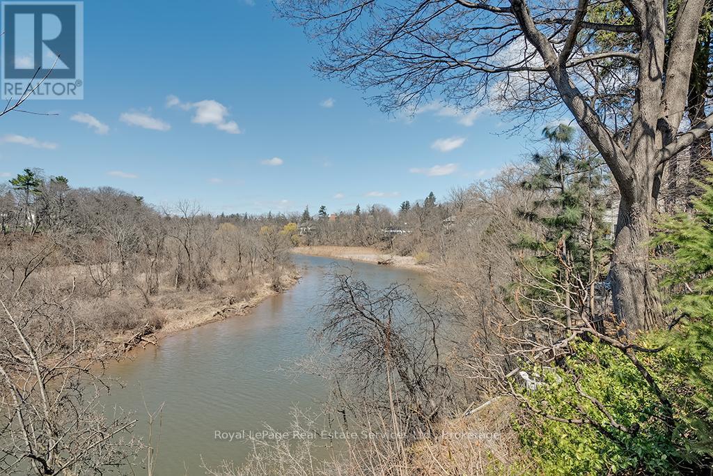 












213 RANDALL STREET

,
Oakville (OO Old Oakville),




Ontario
L6J1P5

