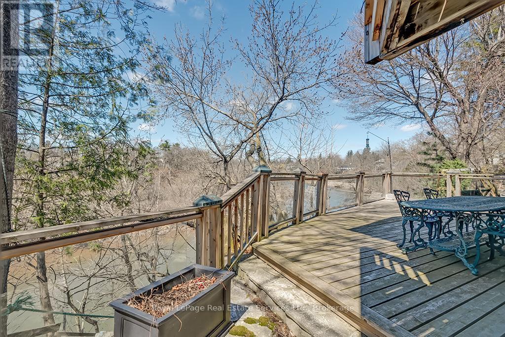 












213 RANDALL STREET

,
Oakville (OO Old Oakville),




Ontario
L6J1P5

