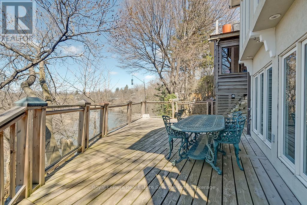 












213 RANDALL STREET

,
Oakville (OO Old Oakville),




Ontario
L6J1P5

