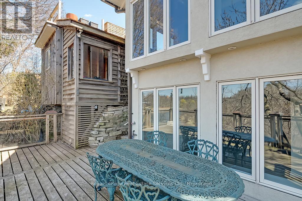 












213 RANDALL STREET

,
Oakville (OO Old Oakville),




Ontario
L6J1P5

