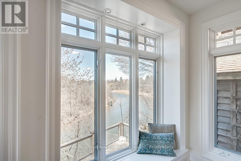 












213 RANDALL STREET

,
Oakville (OO Old Oakville),




Ontario
L6J1P5

