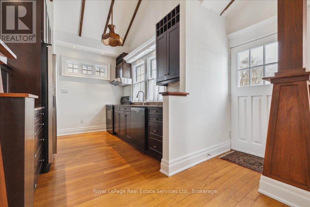 












213 RANDALL STREET

,
Oakville (OO Old Oakville),




Ontario
L6J1P5

