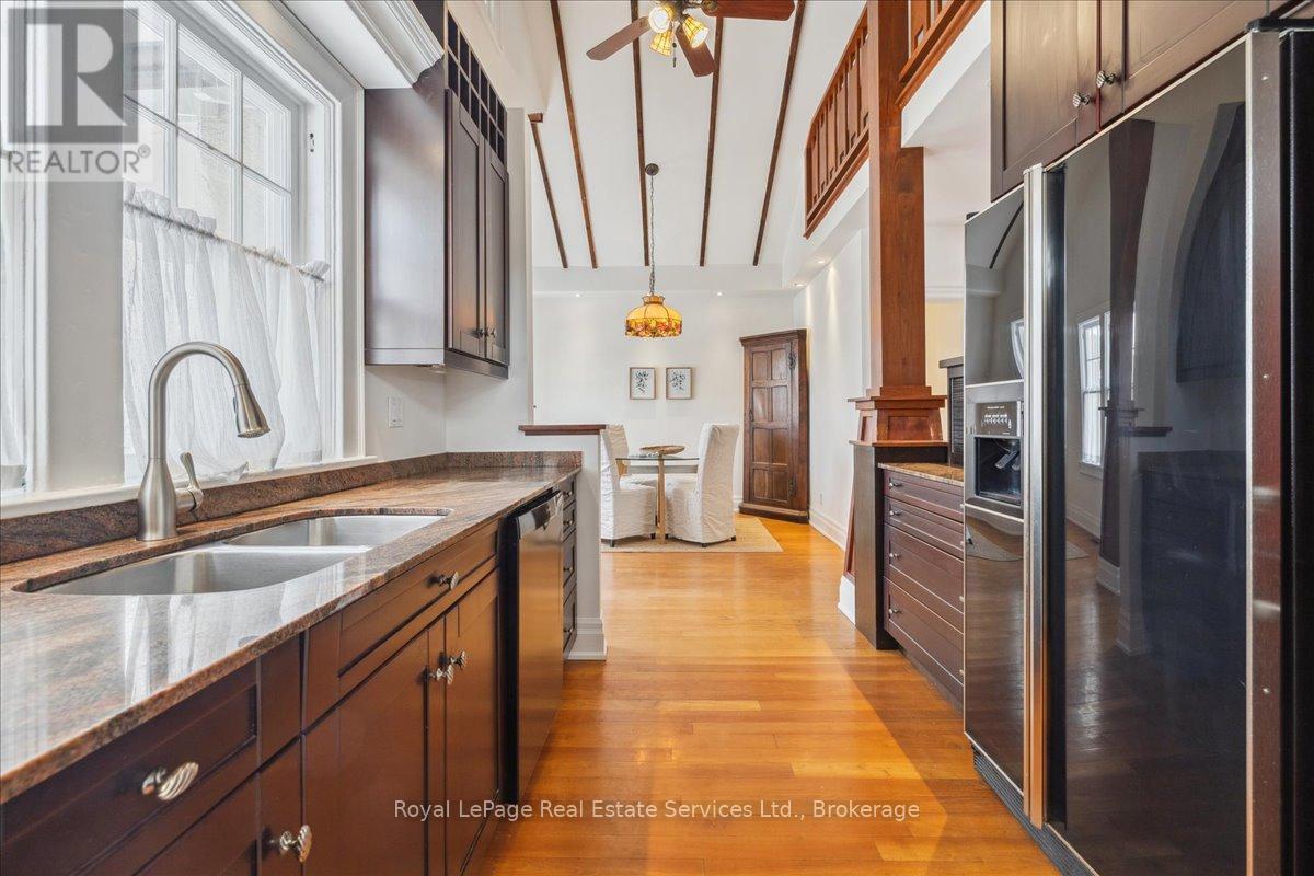 












213 RANDALL STREET

,
Oakville (OO Old Oakville),




Ontario
L6J1P5

