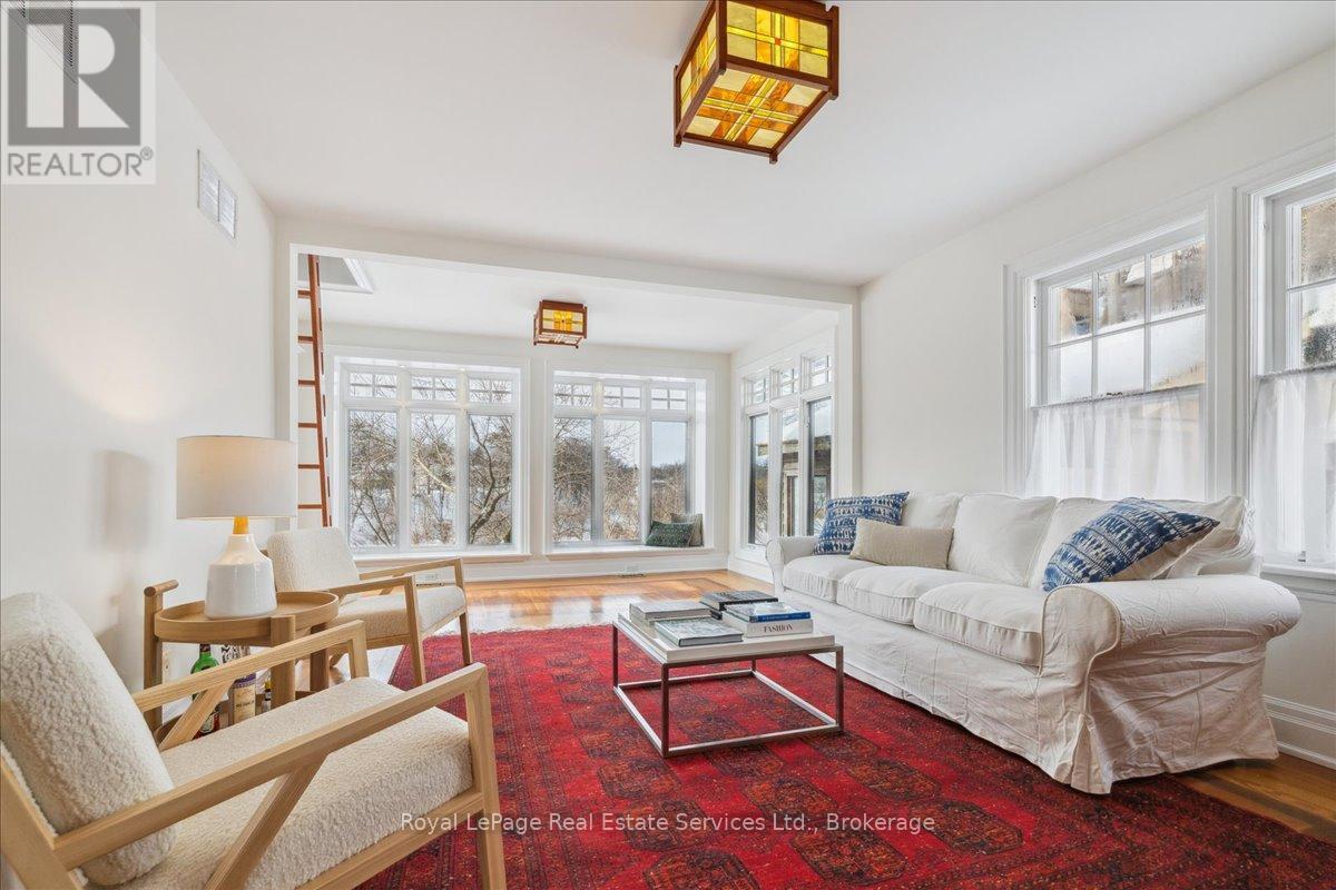 












213 RANDALL STREET

,
Oakville (OO Old Oakville),




Ontario
L6J1P5

