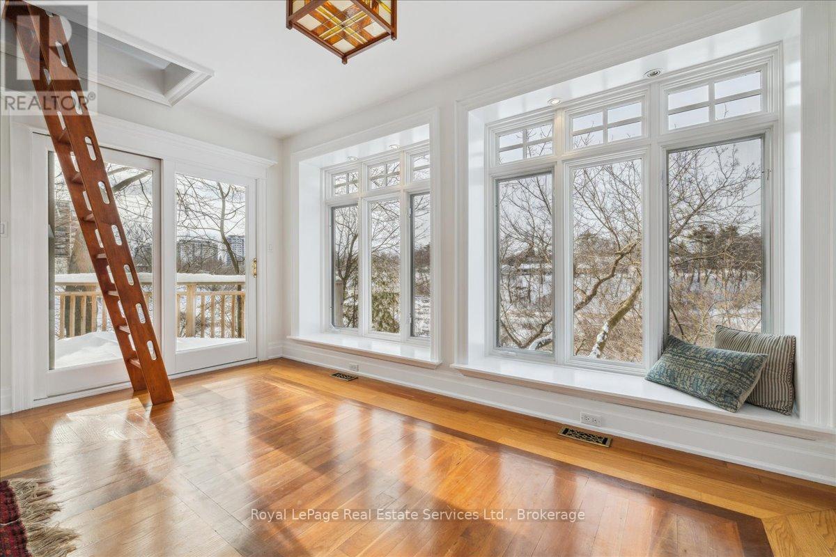 












213 RANDALL STREET

,
Oakville (OO Old Oakville),




Ontario
L6J1P5


