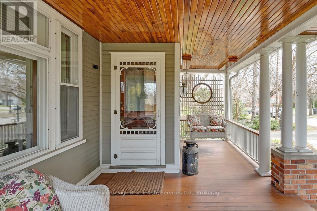 












301 PALMER AVENUE

,
Oakville (OO Old Oakville),




Ontario
L6J1T2

