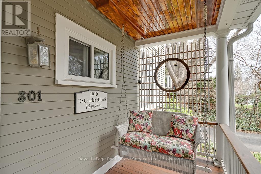 












301 PALMER AVENUE

,
Oakville (OO Old Oakville),




Ontario
L6J1T2

