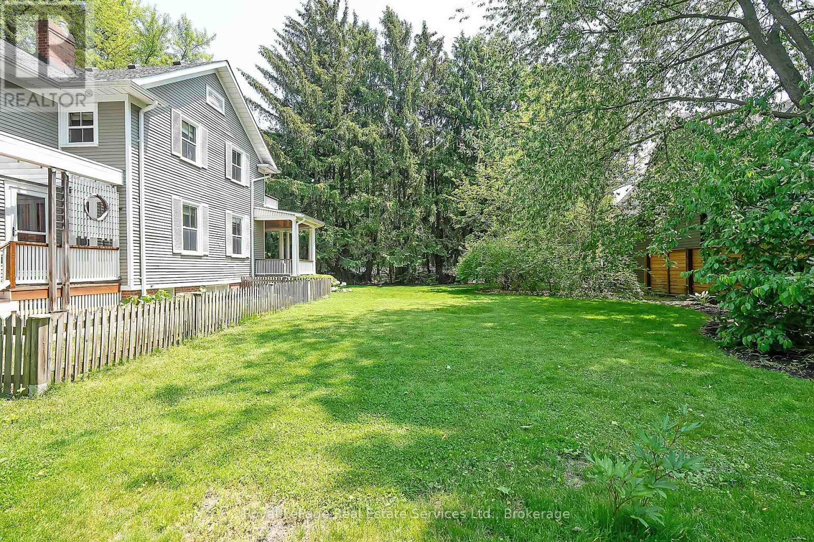 












301 PALMER AVENUE

,
Oakville (OO Old Oakville),




Ontario
L6J1T2

