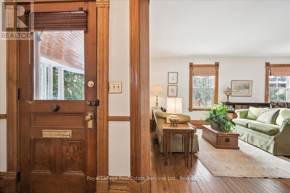 












301 PALMER AVENUE

,
Oakville (OO Old Oakville),




Ontario
L6J1T2

