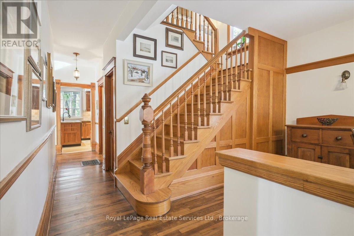 












301 PALMER AVENUE

,
Oakville (OO Old Oakville),




Ontario
L6J1T2

