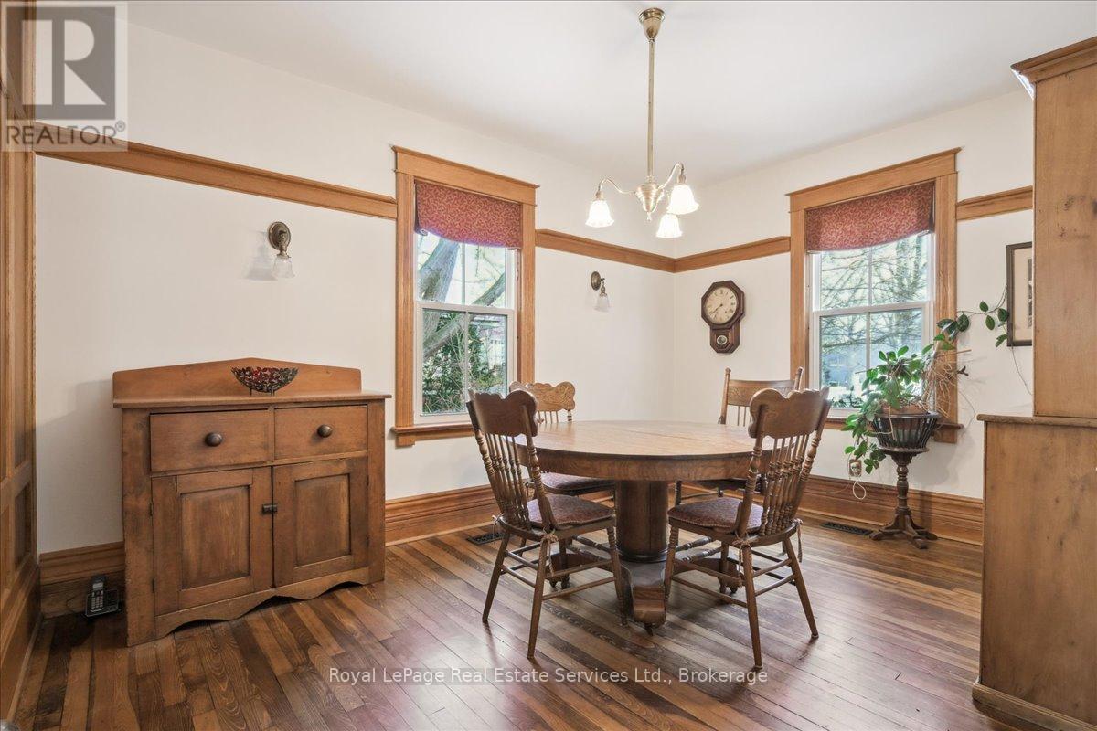 












301 PALMER AVENUE

,
Oakville (OO Old Oakville),




Ontario
L6J1T2

