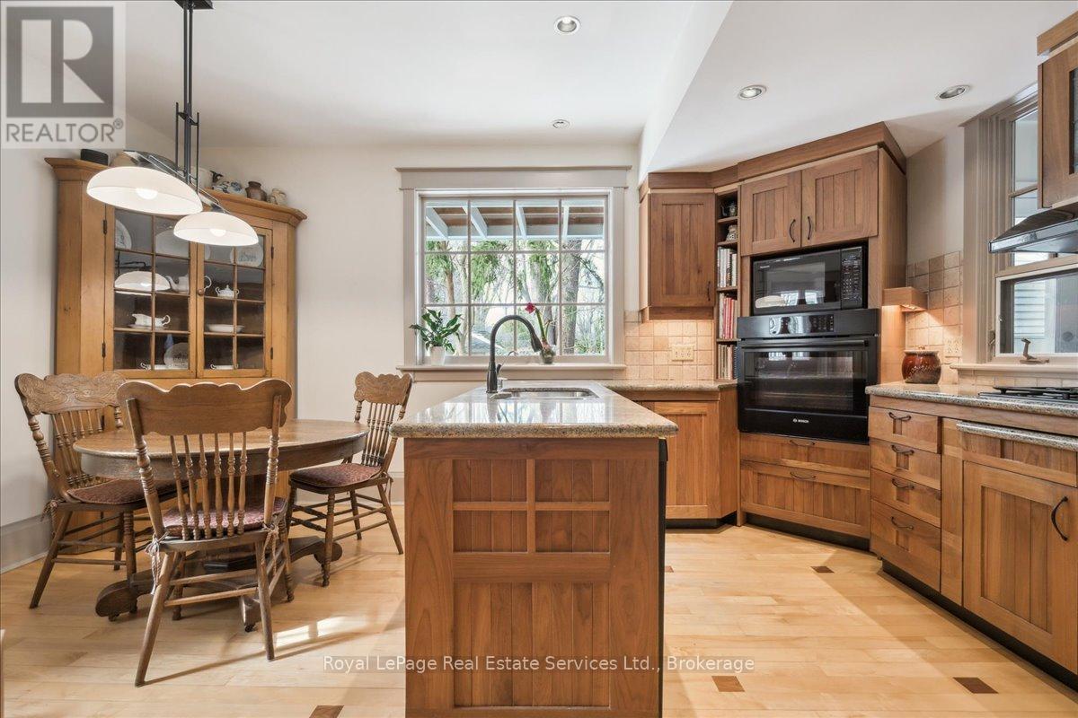 












301 PALMER AVENUE

,
Oakville (OO Old Oakville),




Ontario
L6J1T2

