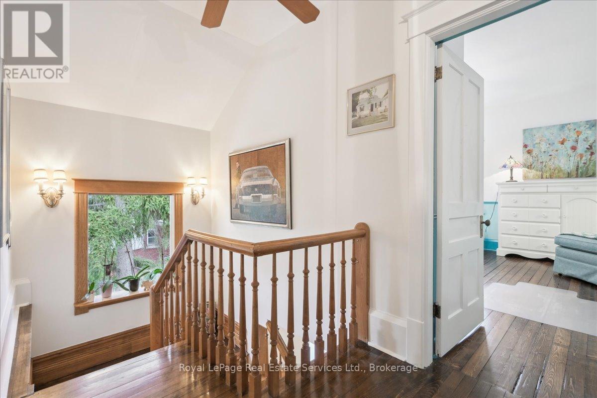 












301 PALMER AVENUE

,
Oakville (OO Old Oakville),




Ontario
L6J1T2

