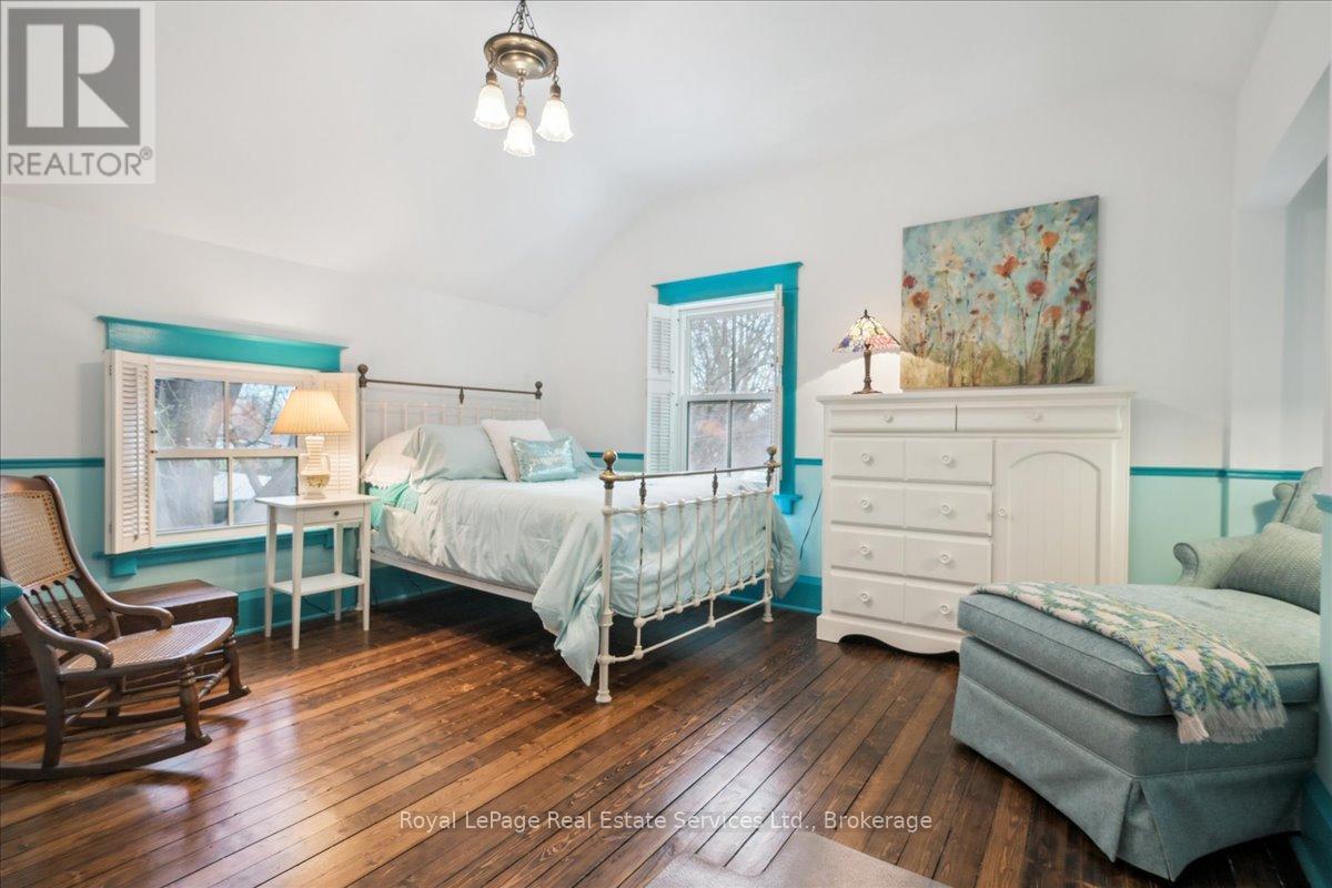 












301 PALMER AVENUE

,
Oakville (OO Old Oakville),




Ontario
L6J1T2

