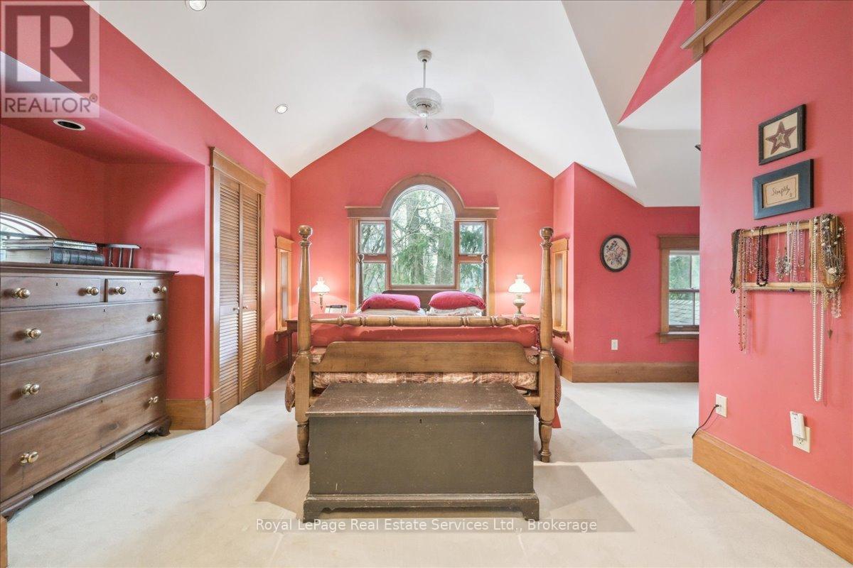 












301 PALMER AVENUE

,
Oakville (OO Old Oakville),




Ontario
L6J1T2

