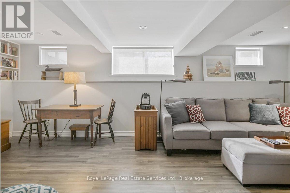 












301 PALMER AVENUE

,
Oakville (OO Old Oakville),




Ontario
L6J1T2

