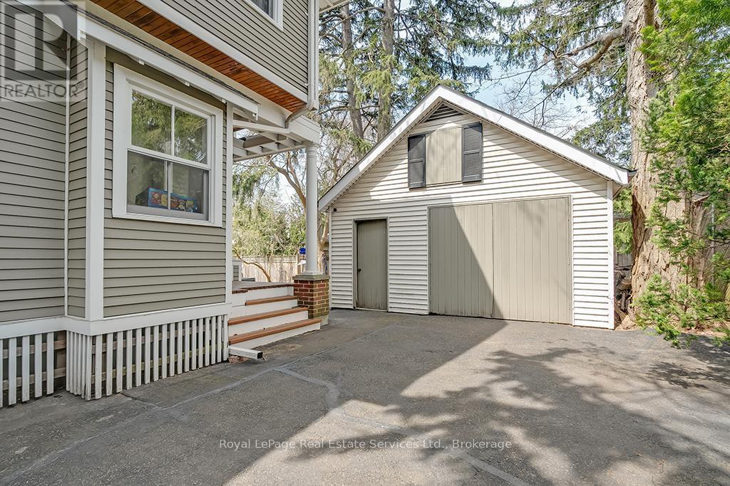 












301 PALMER AVENUE

,
Oakville (OO Old Oakville),




Ontario
L6J1T2

