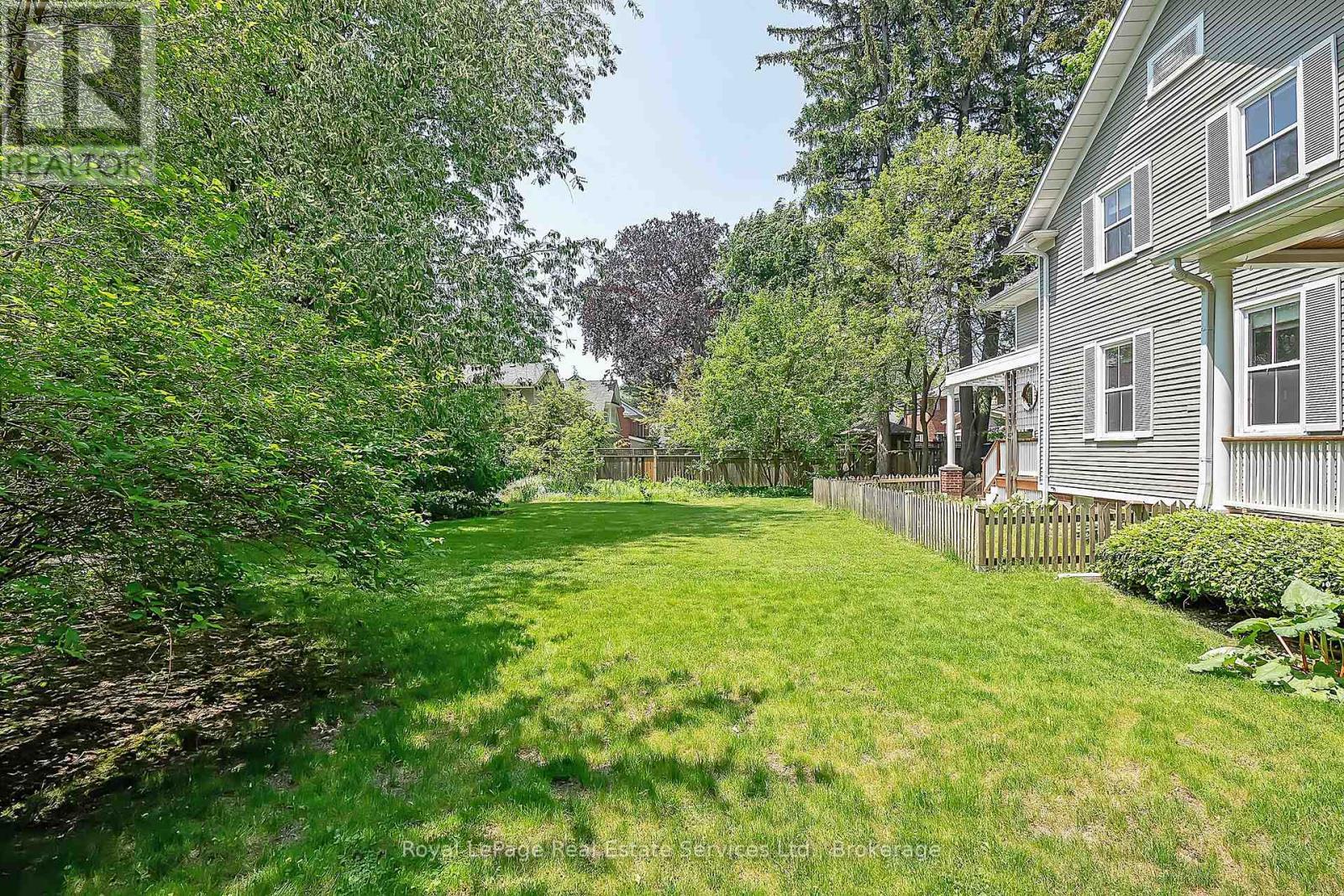 












301 PALMER AVENUE

,
Oakville (OO Old Oakville),




Ontario
L6J1T2

